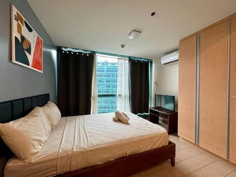 Photo of the whole room, Bedroom, air conditioner