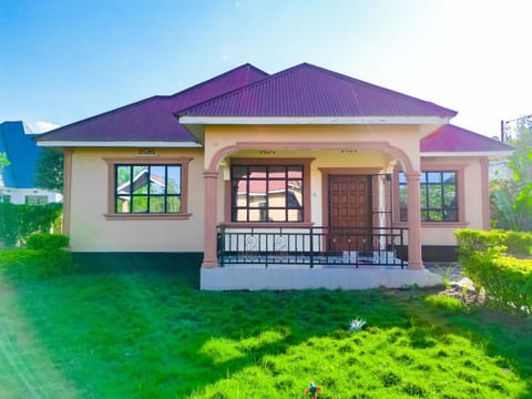 Property building, Day, Garden, Garden view