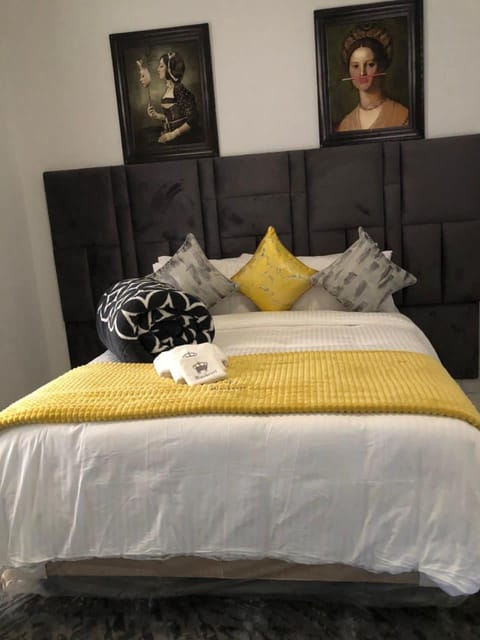 Bed, Decorative detail, Bedroom