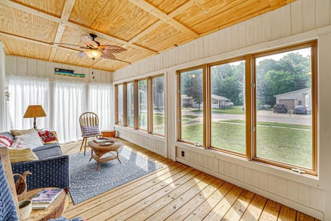 Spacious Vintage Gem with Sunroom in Manistee! House in Manistee