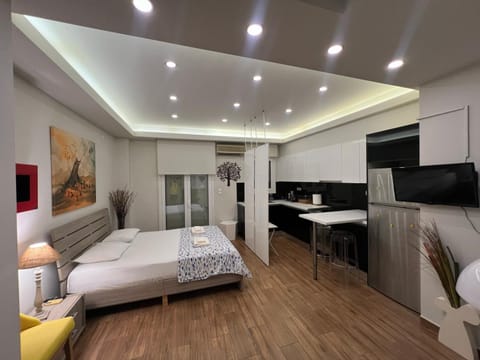 Bed, TV and multimedia, Kitchen or kitchenette, Photo of the whole room