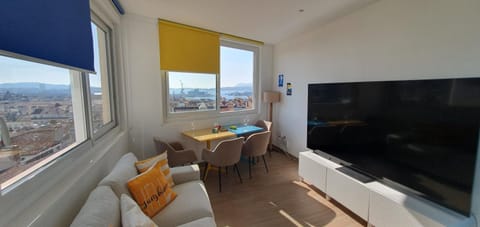 TV and multimedia, Living room, Seating area, Evening entertainment