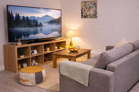 TV and multimedia, Living room, Seating area