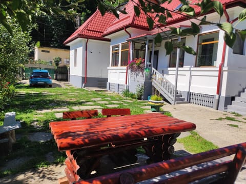 Property building, Garden, Parking