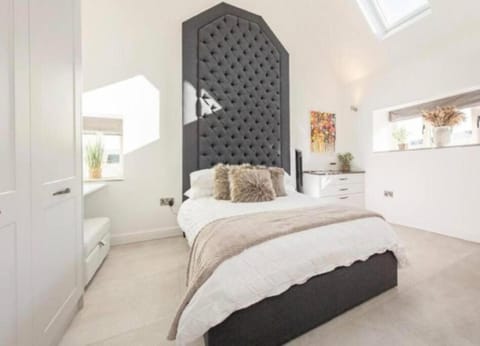 Luxury Peak District stay set in private land with horses and country Pub - Dog Friendly House in Belper