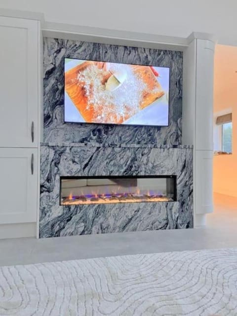 Luxury Peak District stay set in private land with horses and country Pub - Dog Friendly House in Belper