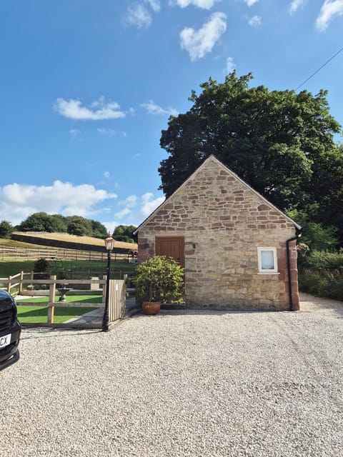 Luxury Peak District stay set in private land with horses and country Pub - Dog Friendly House in Belper