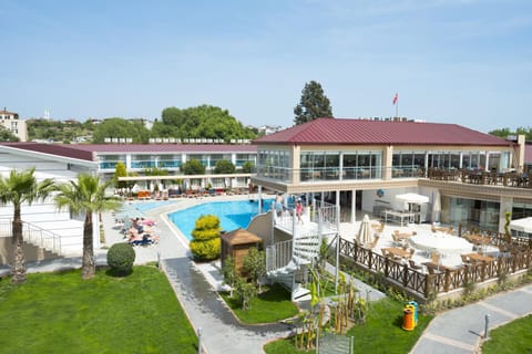 Facade/entrance, Garden, Swimming pool, Swimming pool