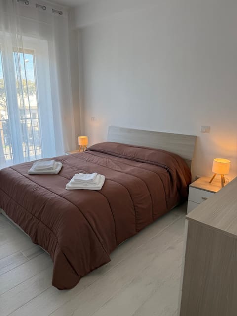 View (from property/room), Bedroom, furniture, towels