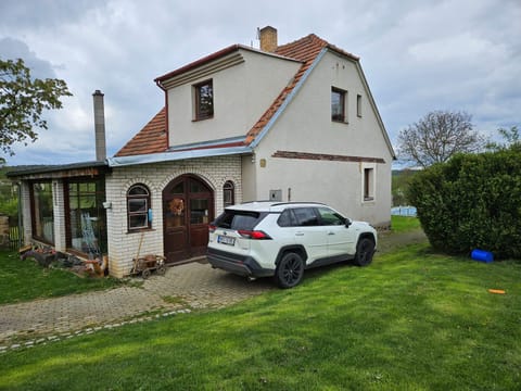 Property building, Garden, Parking