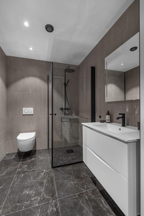 Shower, Toilet, Bathroom