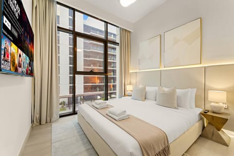 Bed, TV and multimedia, Bedroom, towels