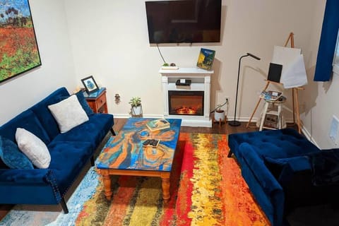 The Van Gogh Apartment - a cozy, creative retreat Apartment in Tukwila