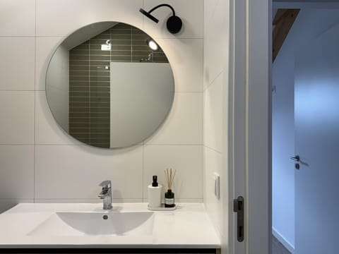 Bathroom, TV and multimedia