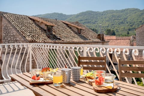Balcony/Terrace, Mountain view