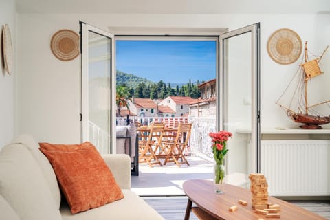 View (from property/room), Living room, Seating area