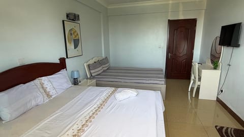 Bed, TV and multimedia, Photo of the whole room