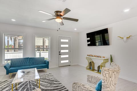 Less Than 1 Mi to Sea! Family and Pet-Friendly Galveston Gem House in Galveston Island