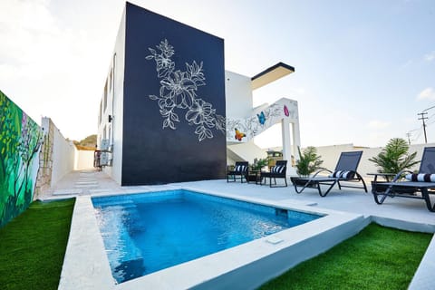 Property building, Swimming pool, sunbed