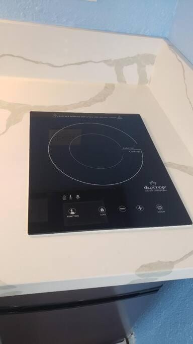 Trendy Studio in the Heart of Honolulu - 21F Apartment in McCully-Moiliili