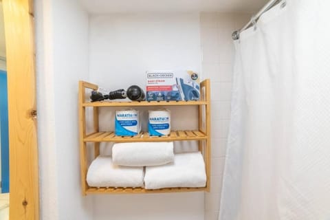 Trendy Studio in the Heart of Honolulu - 21F Apartment in McCully-Moiliili