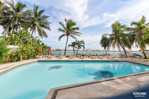 Natural landscape, Lake view, Pool view, Swimming pool, sunbed