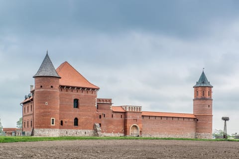 Property building, Day