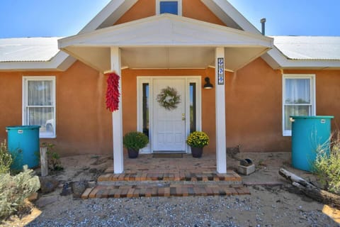 El Ranchito Alegre Taos-Style 3BR in Corrales House in Corrales