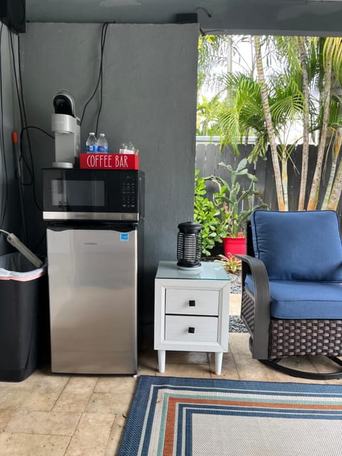 POOLSIDE MANOR - Men Only Clothing-Optional Bed and Breakfast in Wilton Manors