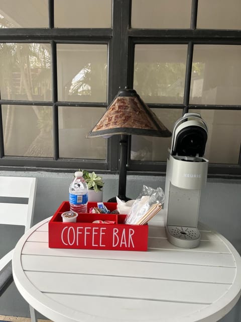 POOLSIDE MANOR - Men Only Clothing-Optional Bed and Breakfast in Wilton Manors