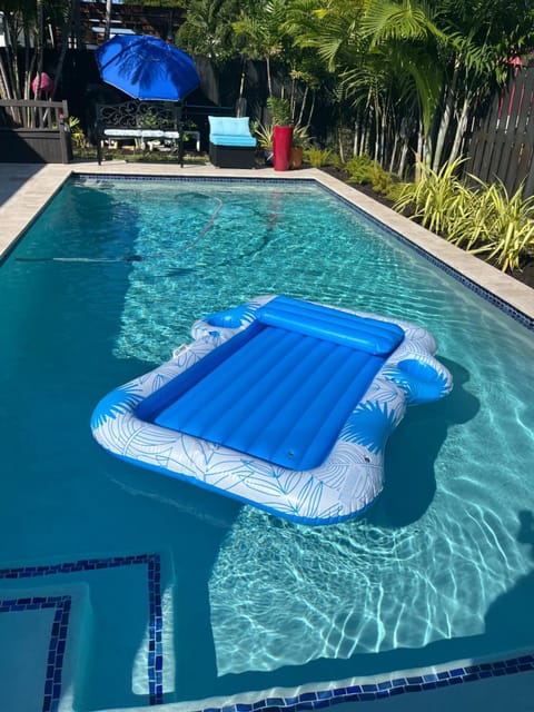 POOLSIDE MANOR - Men Only Clothing-Optional Bed and Breakfast in Wilton Manors
