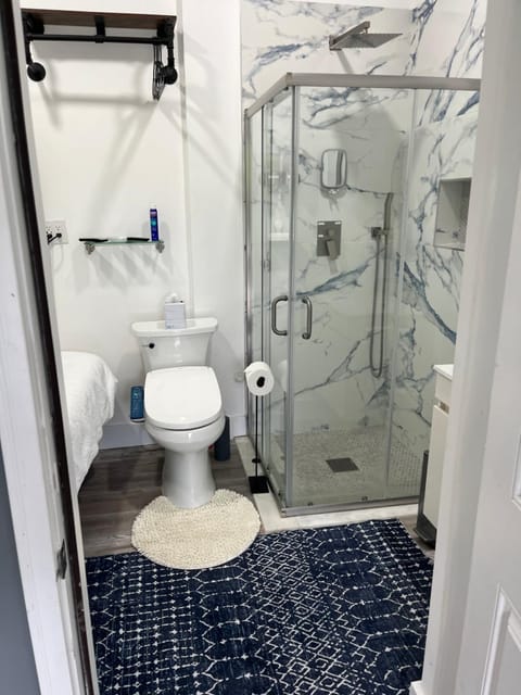 POOLSIDE MANOR - Men Only Clothing-Optional Bed and Breakfast in Wilton Manors