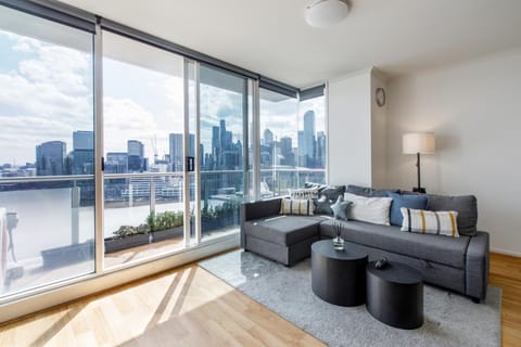 Balcony/Terrace, Living room, City view, River view