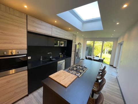 Kitchen or kitchenette, Dining area, stove