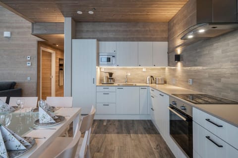 Coffee/tea facilities, dishwasher, oven, toaster, kitchen