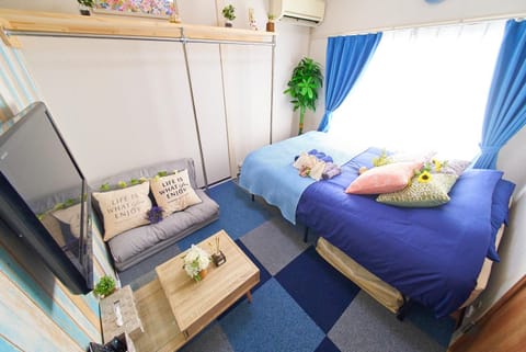 Bed, TV and multimedia, Photo of the whole room, Bedroom