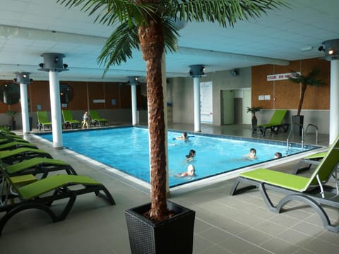 Swimming pool, Swimming pool