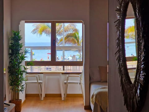 Day, Natural landscape, View (from property/room), Balcony/Terrace, Dining area, Beach, Sea view, Sea view