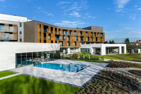 Property building, Garden, Garden view, Swimming pool