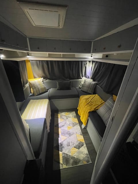 Surfer Mammut Campground/ 
RV Resort in Ipswich