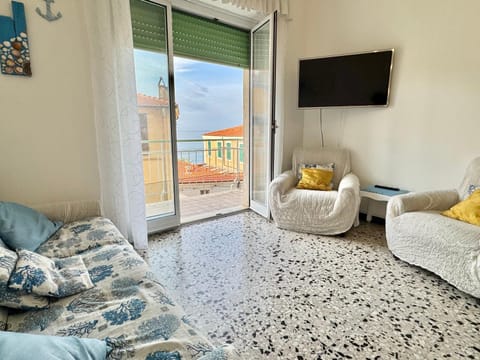 Bed, TV and multimedia, Living room, Photo of the whole room, Seating area, Bedroom