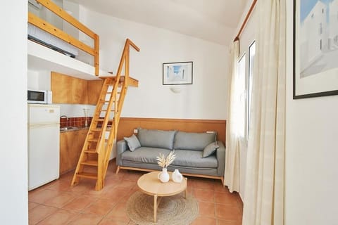 Horta VI Apartment in Cadaqués