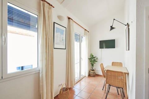 Horta VI Apartment in Cadaqués