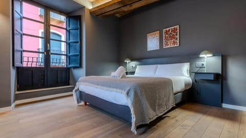 Bed, Balcony/Terrace, Photo of the whole room, Bedroom