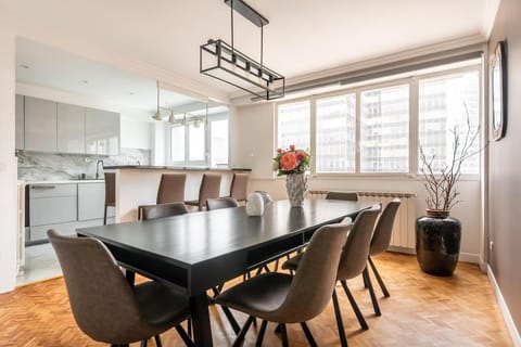 Kitchen or kitchenette, Seating area, Dining area