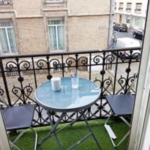 View (from property/room), Balcony/Terrace, City view