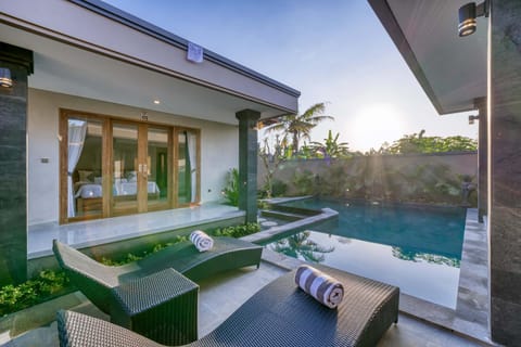 Patio, Pool view, Swimming pool, sunbed