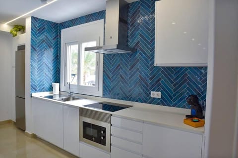 Coffee/tea facilities, Kitchen or kitchenette, microwave, stove