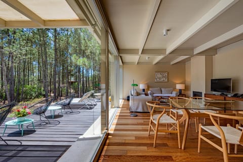 View (from property/room), Balcony/Terrace, Living room, Dinner, flat iron