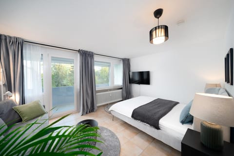 Bed, TV and multimedia, Living room, Photo of the whole room, Seating area, Bedroom